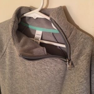 Girls Athleta grey sweatshirt